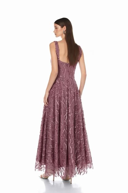 Robe de soirée brodée de roses